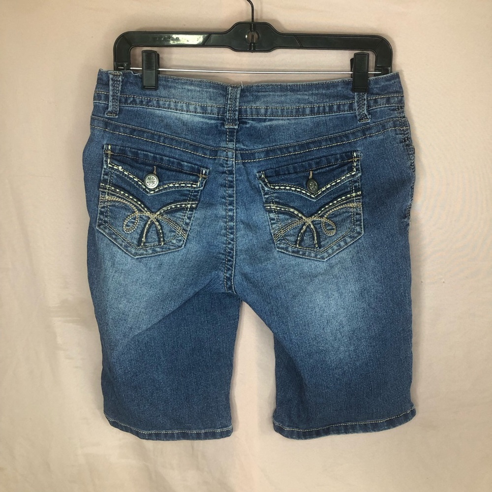 No Boundaries Dark Blue Denim Bermuda Shorts with Contrast Stitching Size 9 - Picture 6 of 8